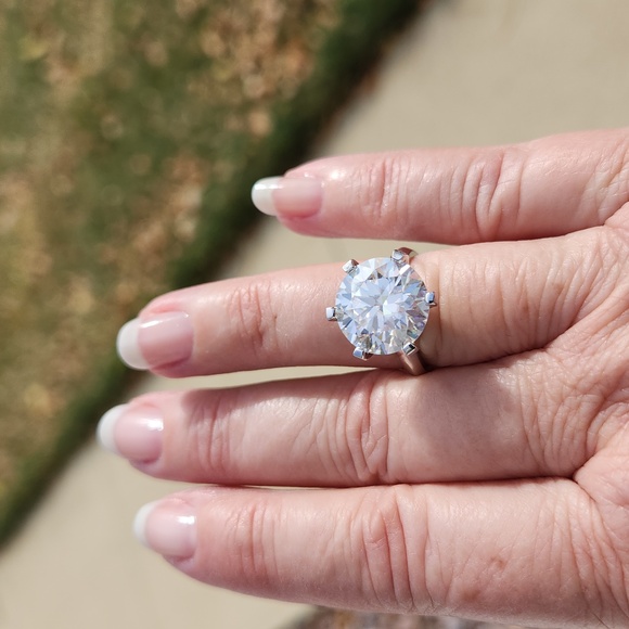 Moissanite 8ct Ring Triple Platinum over Sterling Silver Size 5.5 - Picture 4 of 8